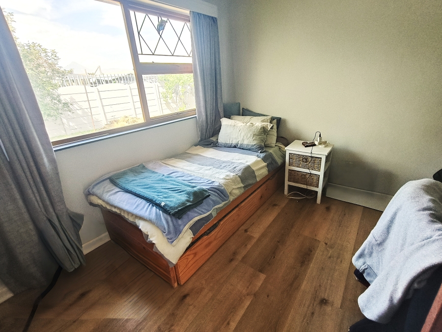 To Let 3 Bedroom Property for Rent in Strandvale Western Cape